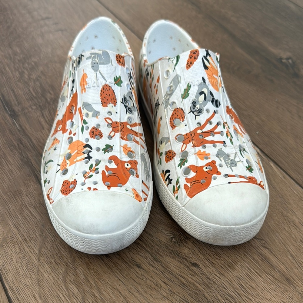 NATIVE Kids Animal Print Slip-On Shoes - Foxtail Forest Friends